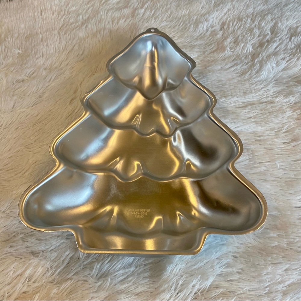 Vintage 1986 Wilton Holiday Tree Cake Mold Pan